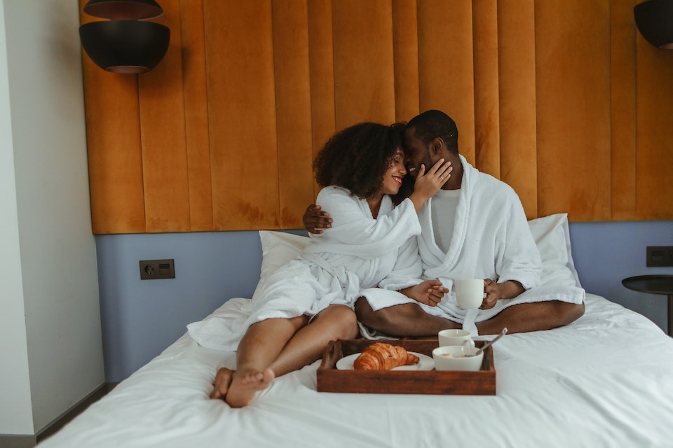 7 ideias de como fazer um café da manhã romântico no mês do amor!